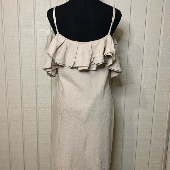 Astr The Label cold shoulder ruffle dress, size large. - Picture 4 of 6